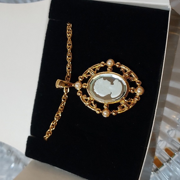 Avon Jewelry - Avon Cameo Style Pendant and Chain 1997